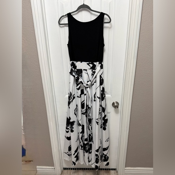 Ralph Lauren Dresses & Skirts - Ralph Lauren Black and White Floral Skirt Scoop Neck Gown Size 12 RETAIL $325